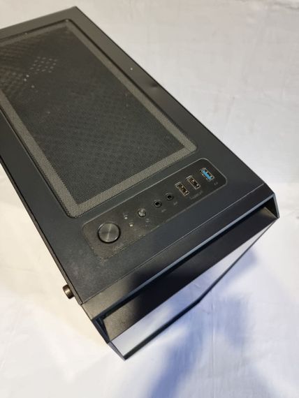 Ігровий ПК Qube Tower / AMD Ryzen 3 2200G (4 ядра по 3.5 - 3.7 GHz) / 16 GB DDR4 / 256 GB SSD + 1000 GB HDD/AMD Radeon RX 580, 8 GB GDDR5, 256-bit/600W + Кабелі в комплекті б/в | Зображення 5