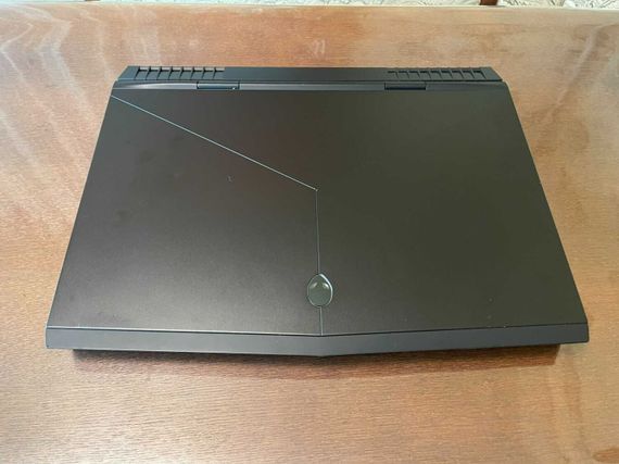 Ігровий ноутбук Dell Alienware 17 R4 / 17.3" (1920x1080) IPS / Intel Core i7-7820HQ (4 (8) ядер по 2.9 - 3.9 GHz) / 16 GB DDR4 / 128 GB SSD + 2000 GB HDD / nVidia GeForce GTX 1060, 6 GB GDDR5, 192-bit / WebCam б/в | Зображення 7