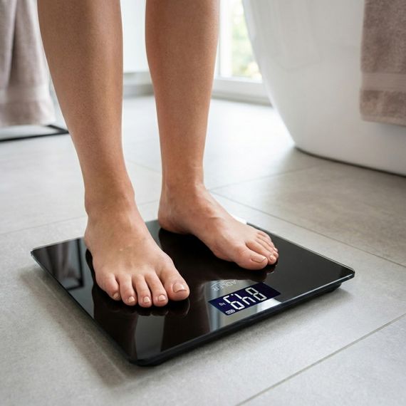 Весы напольные электронные стеклянные аккумуляторные Adler AD 8194 черные до 180 кг с высокой точностью | Зображення 6