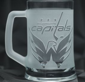 Подарочный бокал для пива 670 мл с гравировкой лого хоккейного клуба НХЛ Вашингтон Кэпиталз