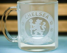 Подарункова скляна чашка для чаю та кави 320 мл з 3Д гравіюванням лого футбольного клуба  ФК Челсі Chelsea