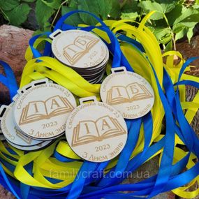 Детская именная медаль из дерева – награда для особых моментов