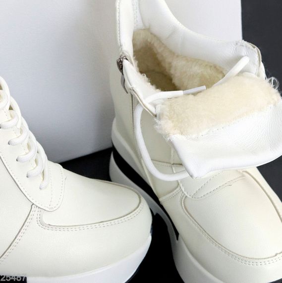 Эффектные белые зимние сникерсы на танкетке доступная цена | Зображення 3