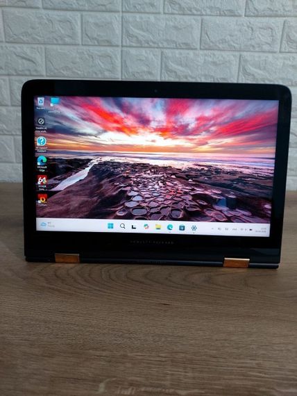 Ноутбук-трансформер HP Spectre x360 / 13.3" (1920x1080) TN Touch / Intel Core i5-6200U (2 (4) ядра по 2.3 - 2.8 GHz) / 8 GB DDR3 / 256 GB SSD M.2 / Intel HD Graphics 520 / WebCam б/у | Зображення 2