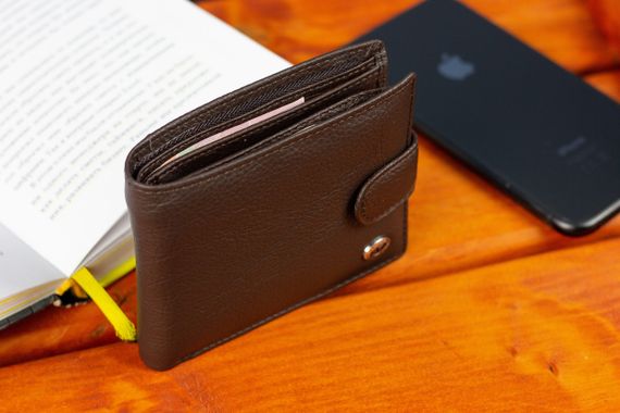 Кожаное мужское портмоне на кнопке ST Leather ST104 Коричневое | Зображення 8