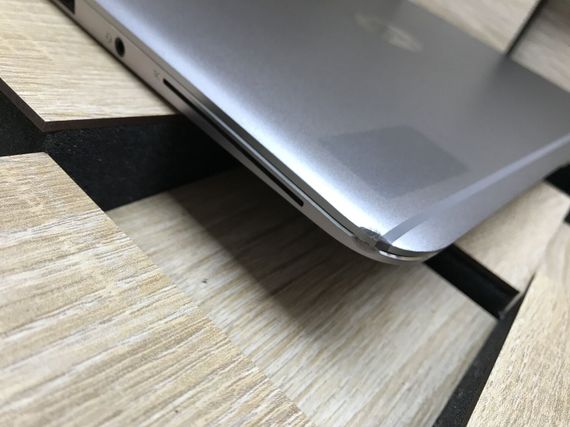 Ноутбук Б-класс HP EliteBook Folio 1040 G3 / 14" (2560x1440) IPS / Intel Core i5-6300U (2 (4) ядра по 2.4 - 3.0 GHz) / 16 GB DDR4 / 256 GB SSD / Intel HD Graphics 520 / WebCam / Windows 10 б/у | Зображення 7