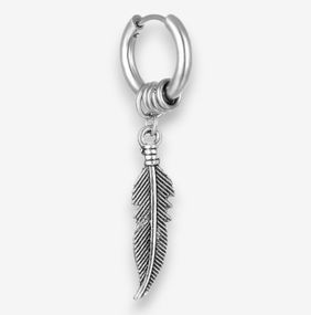 Серебристая серьга-кольцо с подвеской перышко из стали модная 4.5 см