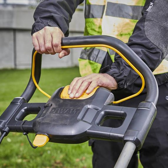 Газонокосарка акумуляторна безщіткова 2х18 В DeWALT DCMW564N | Зображення 1
