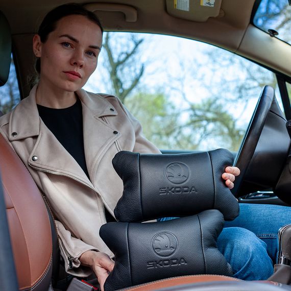 Набір авто подушок Skoda з натуральної шкіри + брелок, Автоподушка на підголовник | Зображення 5
