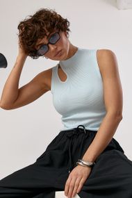 В'язана коротка майка з вирізом - блакитний цвет, ONE SIZE (є розміри)