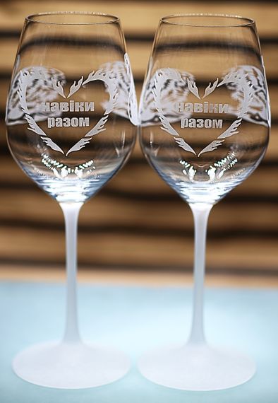 Набір винних келихів 480 мл з гравіюванням Лебеді весільні фужери подарунок на річницю для коханих