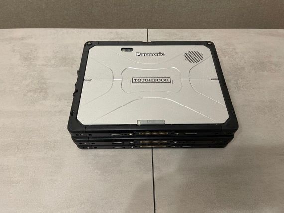 Захищений планшет Panasonic Toughbook CF-33 / 12" (2160x1440) IPS Touch / Intel Core i5-7300U (2 (4) ядра по 2.6 - 3.5 GHz) / 8 GB DDR3 / 128 GB SSD / Intel HD Graphics 620 / WebCam / Стилус / Два АКБ / Без клавіатури б/в | Зображення 7