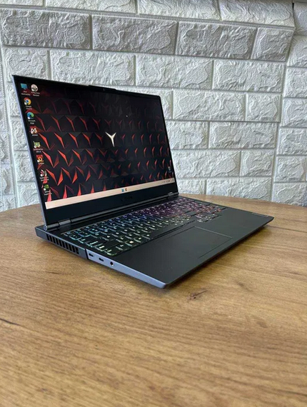 Ноутбук  Lenovo Legion 7 15.6" 144Hz i7 10750H 16Gb SSD 512Gb RTX 2070 MaxQ Б/В | Зображення 1