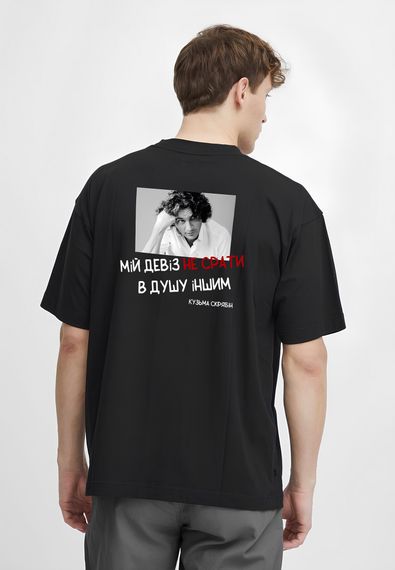 Футболка з мерчем