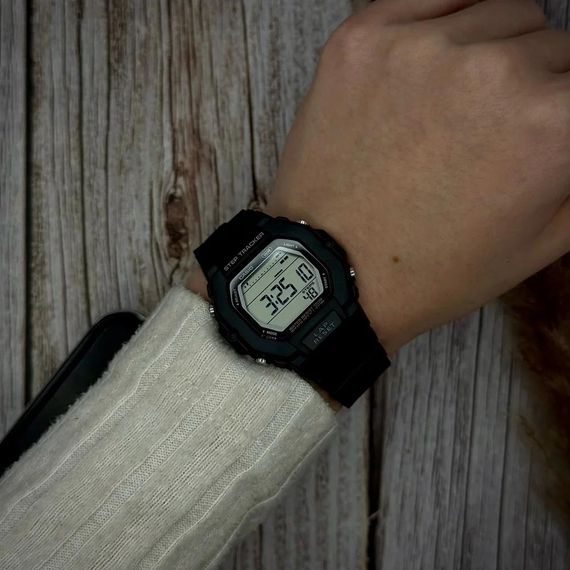 Жіночий годинник Casio LWS-2200H-1A | Зображення 1