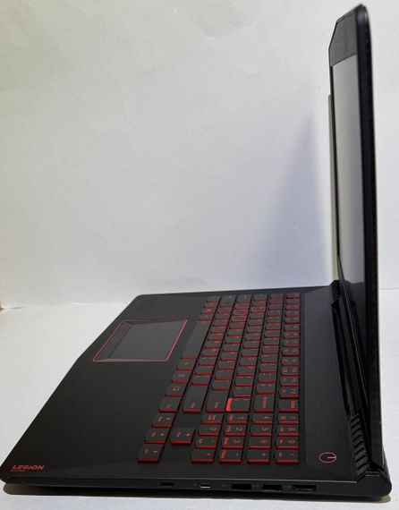 Игровой ноутбук Lenovo Legion Y520 / 15.6" (1920x1080) IPS / Intel Core i7-7700HQ (4 (8) ядра по 2.8 - 3.8 GHz) / 16 GB DDR4 / 256 GB SSD / nVidia GeForce GTX 1060 Max-Q, 6 GB GDDR5, 192-bit / WebCam б/у | Зображення 5