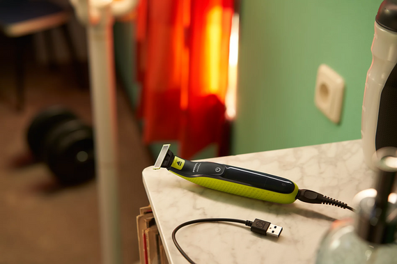 Бритва-триммер Philips OneBlade QP2724/20 для бороды и усов регулируемая расческа 5-в-1 двухстороннее лезвие Черный | Зображення 3