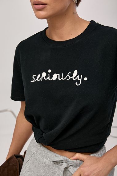 Однотонна футболка з вишитим написом - чорний цвет, ONE SIZE (є розміри) | Зображення 3