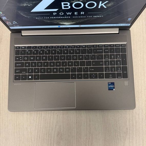 Мобільна робоча станція HP ZBook Power G10 / 15.6'' (1920x1080) IPS / Intel Core i5-13600H (12 (16) ядер по 2.8 - 4.8 GHz) / 16 GB DDR5 / 256 GB SSD / nVidia RTX A1000, 4 GB GDDR6, 128-bit / WebCam б/в | Зображення 2