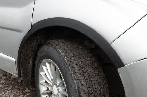 Накладки на колісні арки (4 шт, чорні) 2001-2007, чорний метал, передні -2024 задні для Renault Trafic рр | Зображення 9