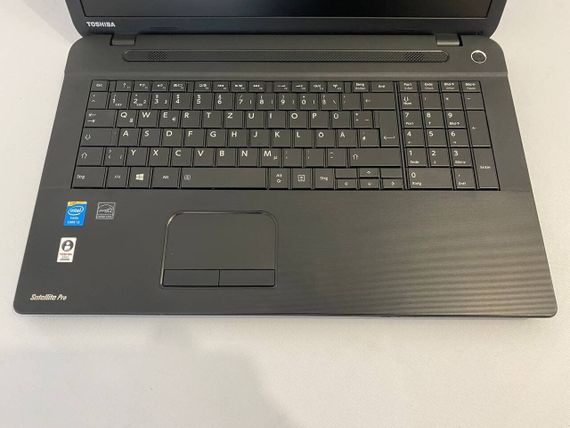 Ноутбук Б-клас Toshiba Satellite Pro C70-A-153 / 17.3" (1600x900) TN / Intel Core i5-4200M (2 (4) ядра по 2.5 - 3.1 GHz) / 12 GB DDR3 / 750 GB HDD / Intel HD Graphics 4600 / WebCam / DVD-RW б/в | Зображення 3