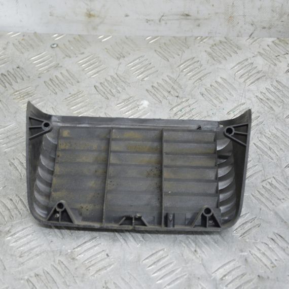 Решітка обігріву припливного вентилятора задній Volkswagen T4 1990-2003 Решітка пічки Фольксваген т4 701819111 | Зображення 1