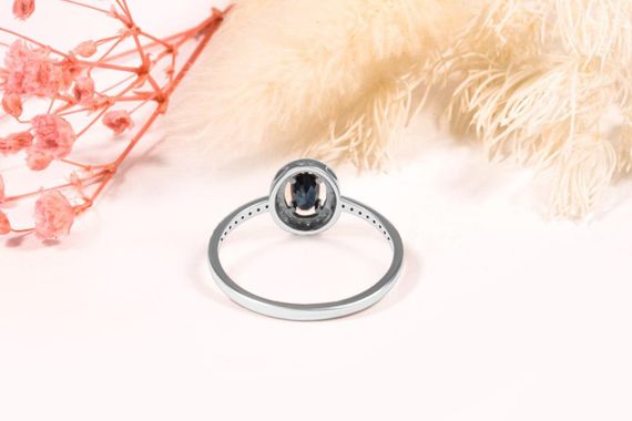 Кольцо из белого золота с сапфиром и бриллиантами 18.5 | Зображення 4