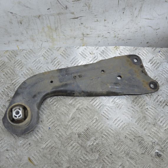 Важіль задньої підвіски правий Volkswagen Golf 1997-2024 Важіль підвіски задній поздовжній Фольксваген 5Q0505226C