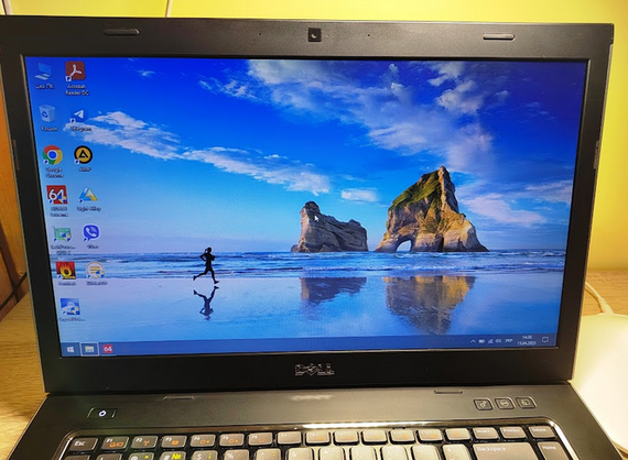 Ноутбук Dell Vostro 3550 + 15.6 HD + i7 + Radeon + SSD + 8 GB  Б/В | Зображення 1