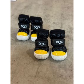Обувь для собак DOG на плотной подошве, лаковая с желтым носком, черная