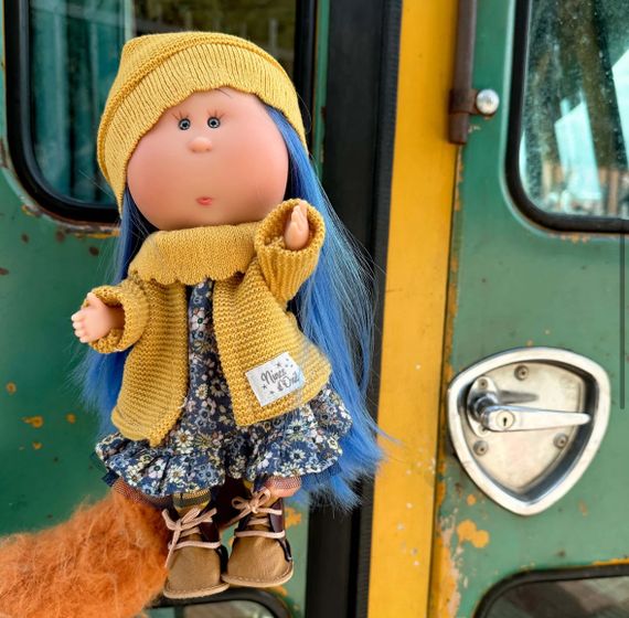 Лялька Міа Іспанська Вінілова Велика Дівчинка з Синім Волоссям Mia Україна Nines d`Onil 30 см | Зображення 7