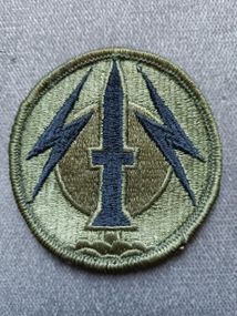 Шеврон 56 атрилерійська бригада (США)