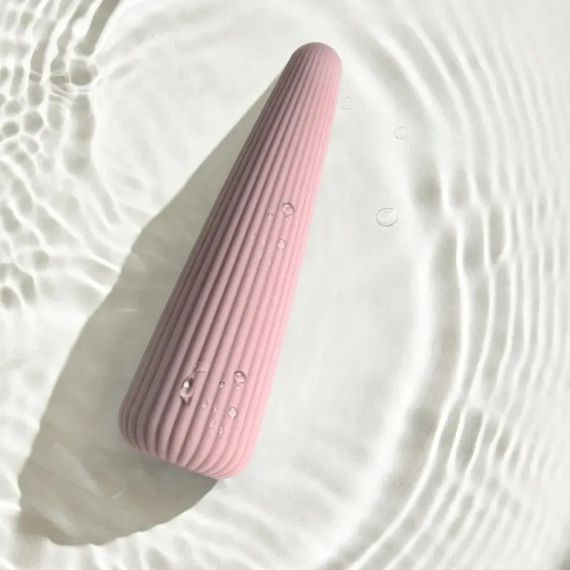 Вібратор для клітора Sweet Em Cone у формі конуса, ребристий, фіолетовий, 12,8 × 3,8 см Sex Aura | Зображення 5