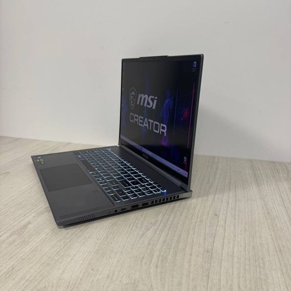 Игровой ноутбук Б-класс MSI Creator 16 AI Studio A1VIG / 16" (3840x2400) IPS / Intel Core Ultra 9 185H (16 (22) ядер по 3.9 - 5.1 GHz) / 32 GB DDR5 / 1000 GB SSD NVMe / nVidia GeForce RTX 4090, 16 GB GDDR6, 256-bit / WebCam б/у | Зображення 5