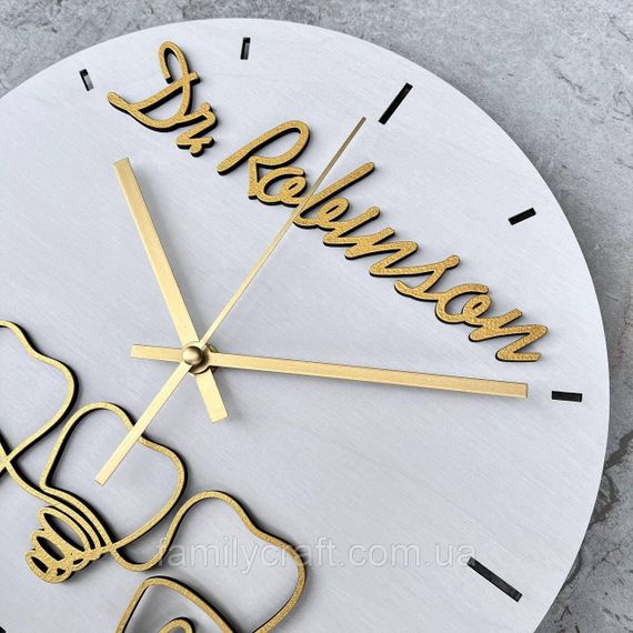 Іменні настінні дерев'яні годинники стоматолога Подарок дантисту або ортодонту, зубному лікарю | Зображення 1