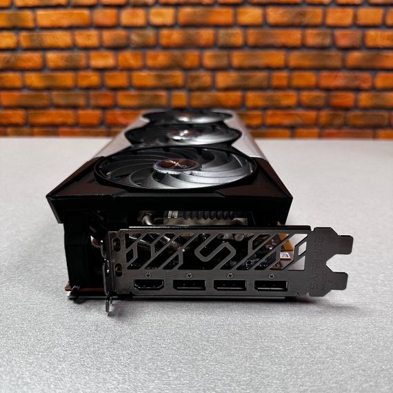 Дискретная видеокарта Sapphire Nitro+ Radeon RX 6900 XT Special Edition OC, 16 GB GDDR6, 256-bit / 1x HDMI, 2x DisplayPort, 1x USB Type-C / (11308-03-20G) б/у | Зображення 2