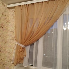 Готова бежева коротка пошита тюль фіранка для кухні, веранди, вітальні