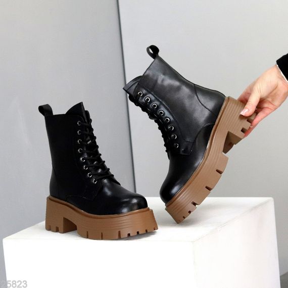 Молодіжні чорні шкіряні зимові черевики берці на масивній підошві карамель 37