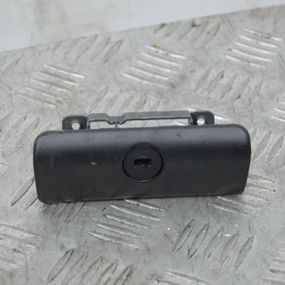 Ручка бардачка BMW E83 E90 2004-2011 Ручка кришка бардачка БМВ е83 е90