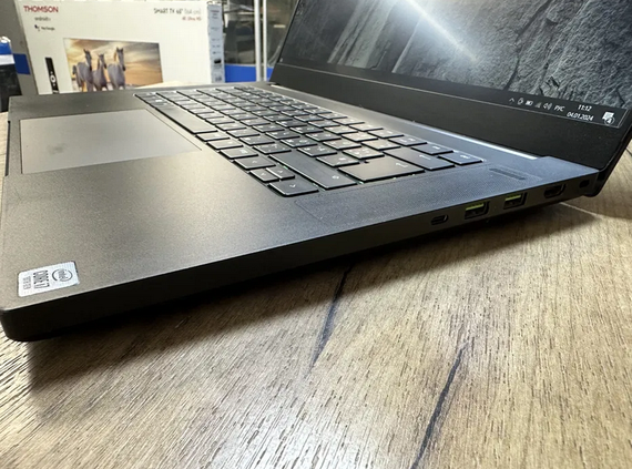 Ноутбук Razer 15.6" FHD IPS 144Hz Intel i7 10750H/16Gb/SSD 512Gb/RTX2060 6GB Б/В | Зображення 5