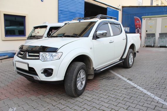 Дефлектор капоту (EuroCap) для Mitsubishi L200 2006-2015 рр | Зображення 3