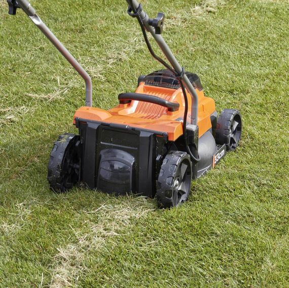 Газонокосилка аккумуляторная BLACK+DECKER BCMW3318L2 | Зображення 8