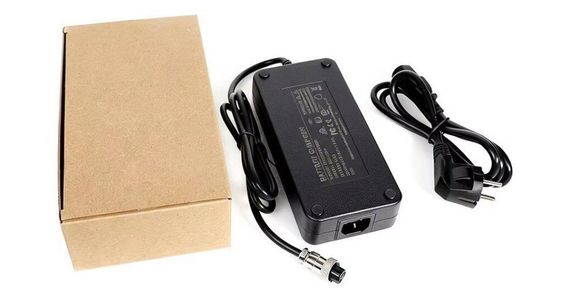Быстрое зарядное устройство 54.6V 4.5A Fast Charger для электровелосипеда GT-2000 Li-ion | Зображення 4