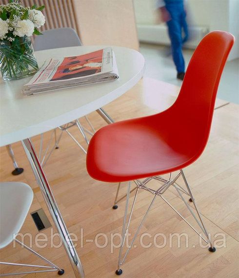 Стілець Eames DSR Chair червоний пластик, хромовані ноги, дизайн Charles & Ray Eames | Зображення 2