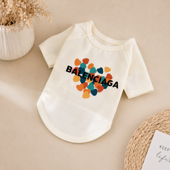 Брендовая футболка для собак Balenciaga Hearts cream | Стильная бежевая одежда для питомцев | Зображення 1