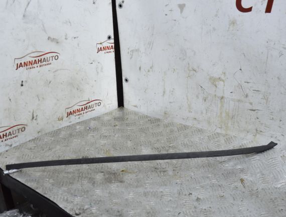 Молдинг лобового скла правий Volkswagen Passat B6 2005-2010 Листва скла права Фольксваген 3C0854328A | Зображення 1