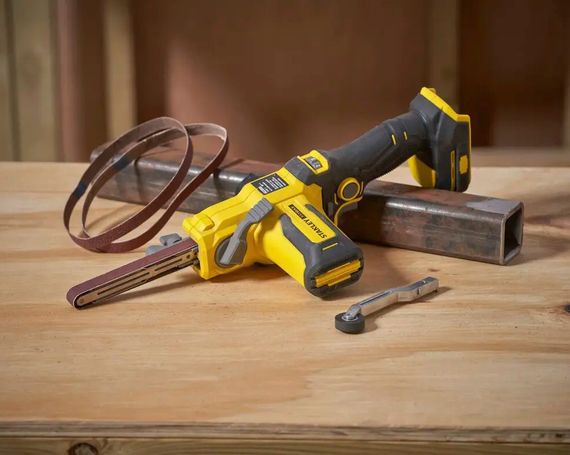 Шліфмашина стрічкова-напилок акумуляторна Stanley FATMAX без АКБ та ЗП SFMCE210B | Зображення 1