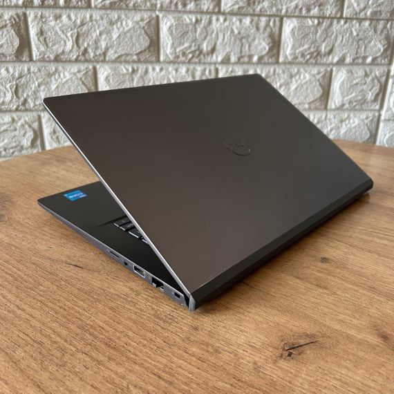 Ультрабук Б-класс Dell Vostro 5402 / 14" (1920x1080) IPS / Intel Core i5-1135G7 (4 (8) ядра по 2.4 - 4.2 GHz) / 8 GB DDR4 / 256 GB SSD NVMe / Intel Iris Xe Graphics / WebCam б/у | Зображення 5