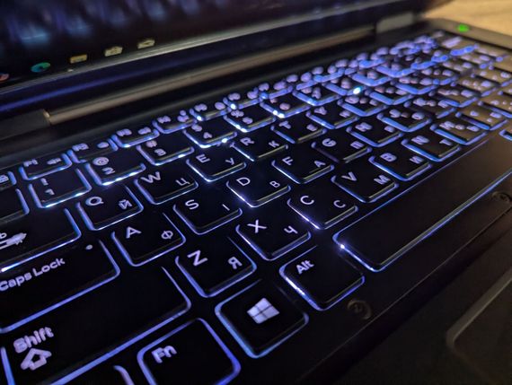 Захищений ноутбук Dell Latitude 14 Rugged 5414 / 14" (1920x1080) IPS / Intel Core i5-6300U (2 (4) ядра по 2.4 - 3.0 GHz) / 8 GB DDR4 / 256 GB SSD / Intel HD Graphics 520 / VGA / WebCam / Windows 10 б/в + Подарунок Бездротова миша / USB | Зображення 5