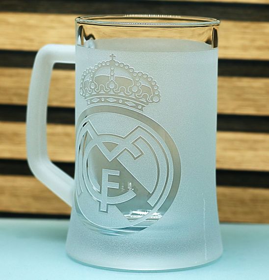 Пивной бокал 670 мл Реал Мадрид Real Madrid с гравировкой подарок для фаната ФК футбольная кружка | Зображення 2